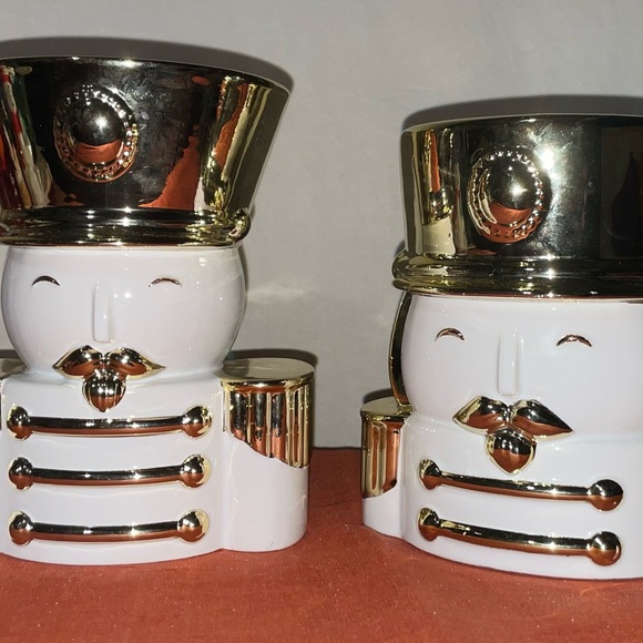 Bath & Body Works Nutcracker Candle & Soap Holder Bundle - Picture 2 of 5